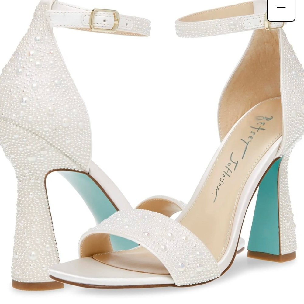 Blue by Betsey Johnson Dani Pearl Heels 6.5